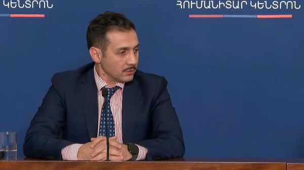 Заместитель председателя ЦБ Армении Ованнес Хачатрян во время брифинга (2 октября 2023). Еревaн - Sputnik Армения
