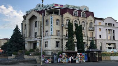 Здание "Арцахбанка" в Степанакерте