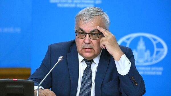 Заместитель министра иностранных дел России Сергей Вершинин во время брифинга (21 июля 2023). Москвa - Sputnik Армения