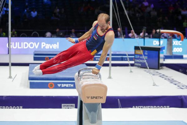 Член сборной Армении по спортивной гимнастике Арутюн Мердинян на Чемпионате мира в Антверпене - Sputnik Армения