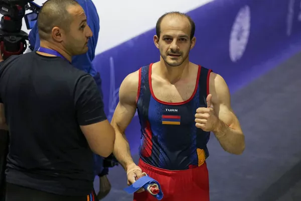 Член сборной Армении по спортивной гимнастике Арутюн Мердинян на Чемпионате мира в Антверпене Член сборной Армении по спортивной гимнастике Арутюн Мердинян на Чемпионате мира в Антверпене - Sputnik Армения