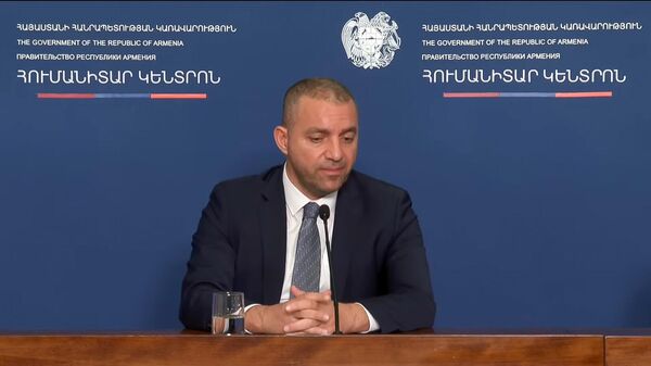 Министр экономики Ваан Керобян во время брифинга (7 октября 2023). Еревaн - Sputnik Армения
