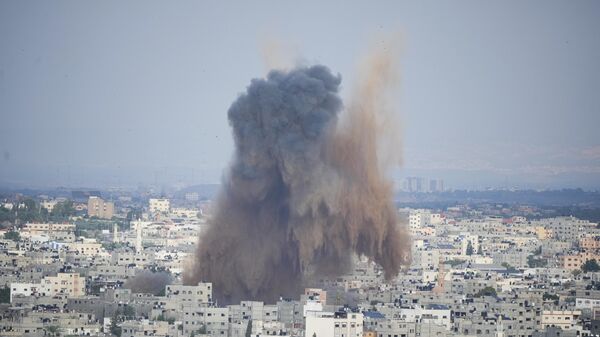 Дым от взрыва, вызванного израильским авиаударом в секторе Газа (7 октября 2023) - Sputnik Армения