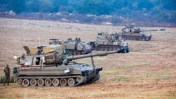 Израильские артиллерийские орудия занимают свои позиции на севере Израиля (8 октября 2023). Израиль  - Sputnik Армения