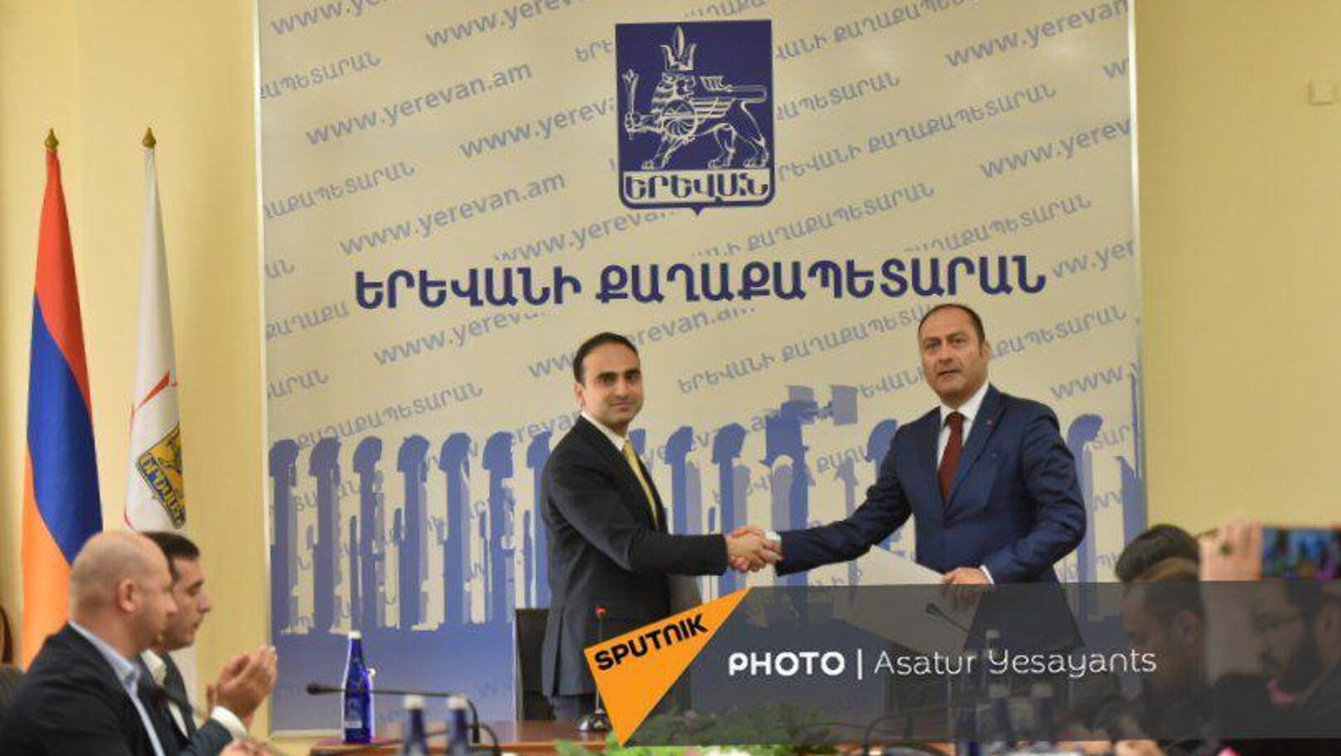 Фракции Гражданский договор и Республика Совета старейшин подписывают меморандум (10 октября 2023). Еревaн - Sputnik Армения, 1920, 18.10.2023