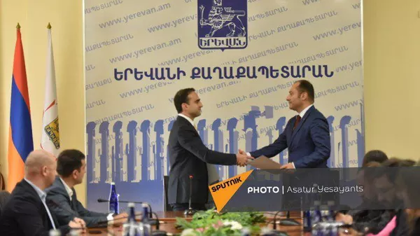 Фракции Гражданский договор и Республика Совета старейшин подписывают меморандум (10 октября 2023). Еревaн - Sputnik Армения