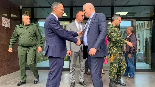 Встреча посла РФ в Армении Сергея Копыркина с губернатором Сюника Робертом Гукасяном (10 октября 2023). Капан - Sputnik Армения