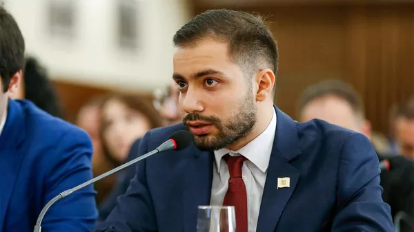 Армен Галджян на первом заседании нового Совета старейшин (10 октября 2023). Еревaн - Sputnik Армения