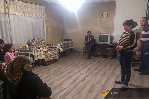 Нарине с семьей в селе Бениамин Нарине с семьей в селе Бениамин - Sputnik Армения