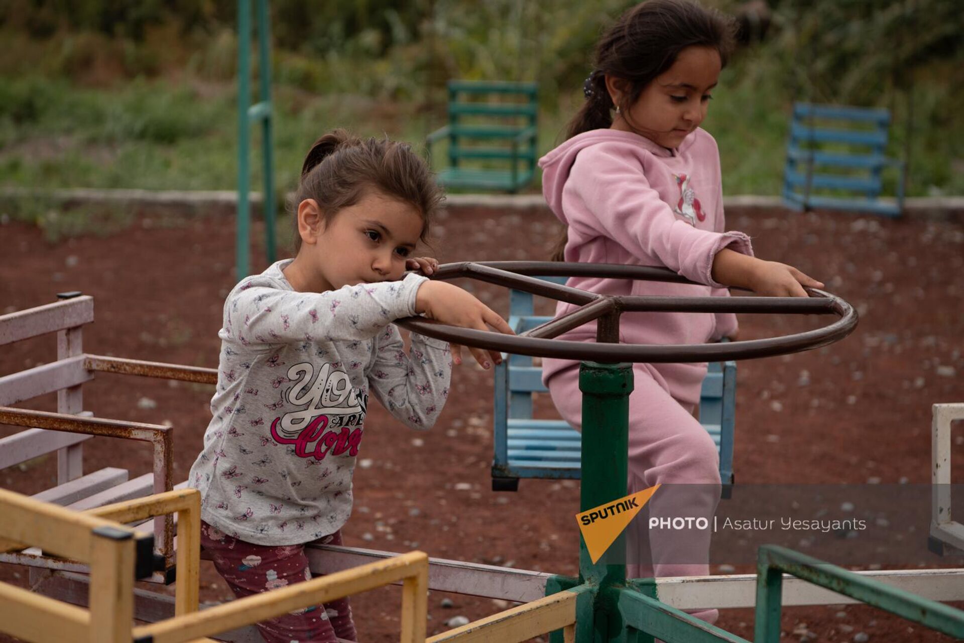 Дети вынужденных переселенцев из Нагорного Карабаха в селе Сис Араратской области - Sputnik Արմենիա, 1920, 13.10.2023
