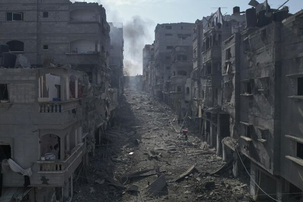 Здания, пострадавшие в результате израильского авиаудара в Джабалии, сектор Газа. - Sputnik Армения