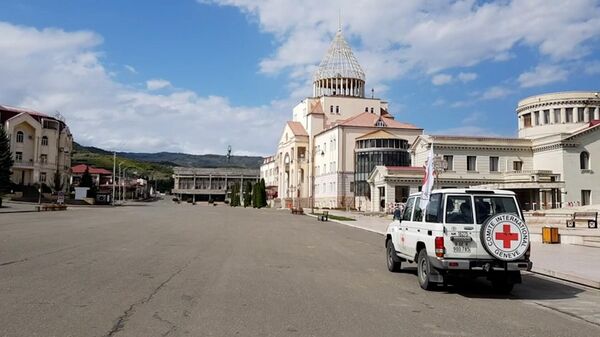 Как команды МККК помогают оставшимся в Нагорном Карабахе армянам - Sputnik Армения