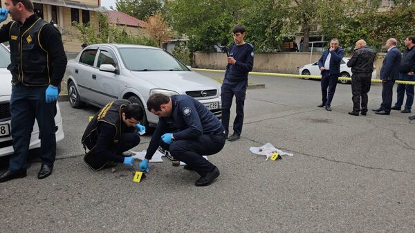 Сотрудники следственного комитета административных округов Ачапняк и Давташен проводят расследование с целью выяснения всех обстоятельств дела о покушении на убийство 54-летнего мужчины (19 октября 2023). Еревaн - Sputnik Армения