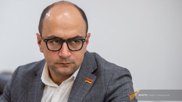 Руководитель парламентской фракции Честь имею Айк Мамиджанян в гостях радио Sputnik - Sputnik Армения