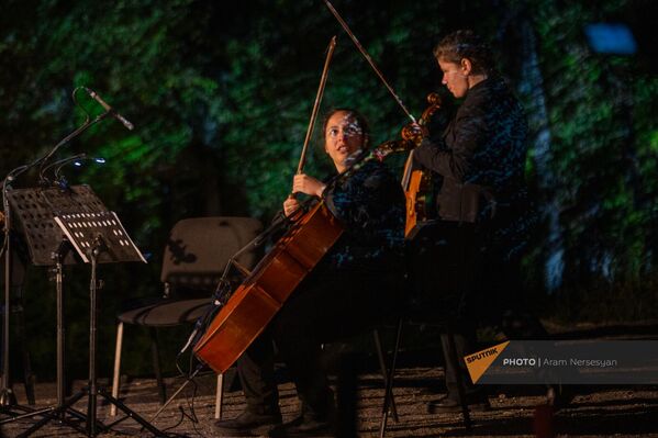 Премьера концерта Sounds of Garni в ущелье реки Азат. Перед зрителями выступает квартет Vivaldi - Sputnik Армения