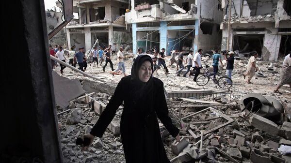 Палестинская женщина у своего разрушенного дома в районе Шиджайя сектора Газа - Sputnik Армения