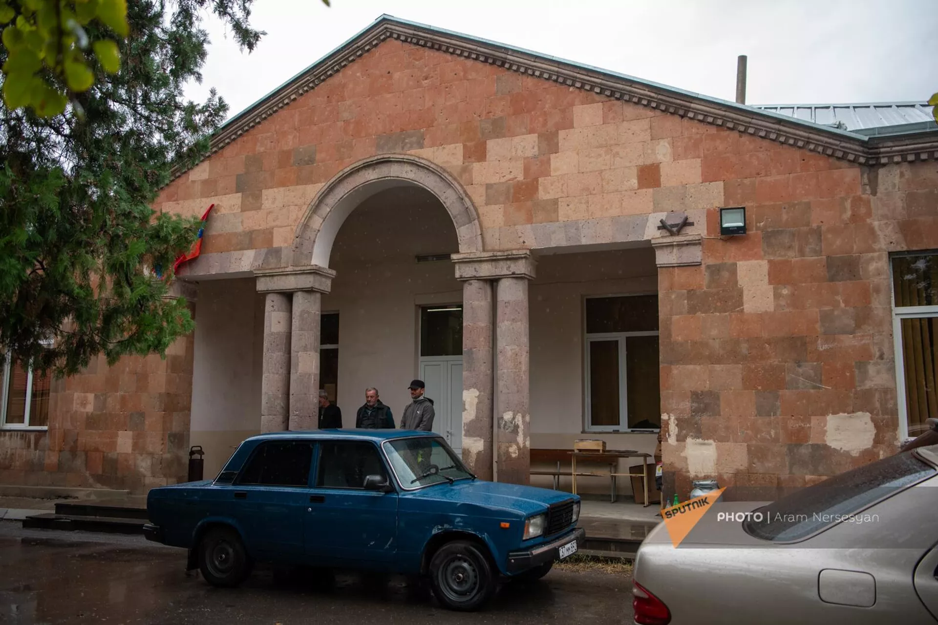 Здание Дома культуры села Хнаберд Араратской области, где временно размещены вынужденные переселенцы из Нагорного Карабаха Здание Дома культуры села Хнаберд Араратской области, где временно размещены вынужденные переселенцы из Нагорного Карабаха
