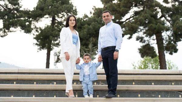 Грант Аванесян с семьей - Sputnik Армения