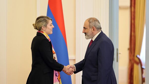 Премьер-министр Никол Пашинян принял министра иностранных дел Канады Мелани Жоли (25 октября 2023). Еревaн - Sputnik Армения