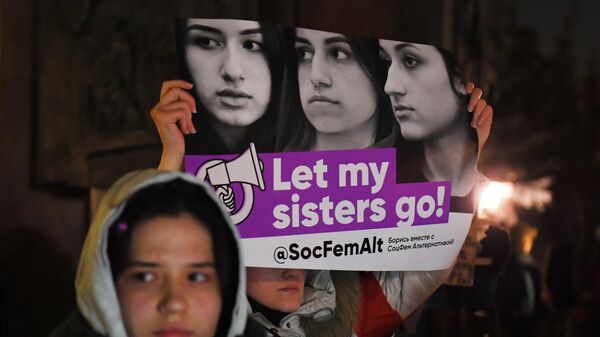 Пикет против насилия в отношении сестер Хачатурян - Sputnik Армения