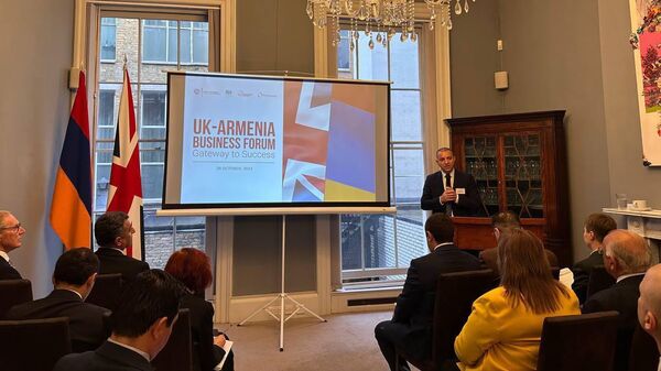 Министр экономики Ваан Керобян принял участие в армяно-британском бизнес-форуме (26 октября 2023). Лондон - Sputnik Армения