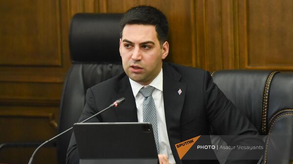 Председатель КГД Рустам Бадасян на обсуждении бюджета 2024 г. в НС (31 октября 2023). Еревaн - Sputnik Армения