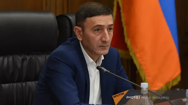 Заместитель председателя постоянной комиссии НС РА по экономическим вопросам Бабкен Тунян на обсуждении бюджета 2024 г. в НС (31 октября 2023). Еревaн - Sputnik Армения