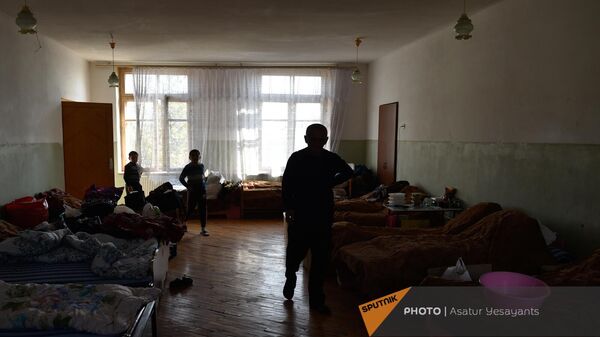 Բռնի տեղահանվածները Արմավիր քաղաքում գործող տարածքային մանկավարժահոգեբանական աջակցության կենտրոնի շենքում - Sputnik Արմենիա