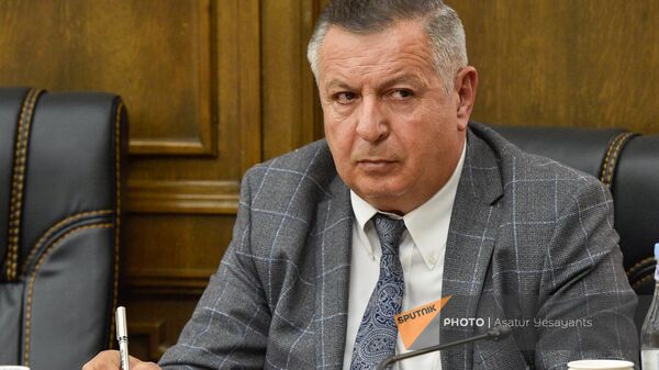 Депутат правящей фракции Гражданский договор Сергей Багратян на обсуждении бюджета 2024 года в парламенте (2 ноября 2023). Еревaн - Sputnik Армения