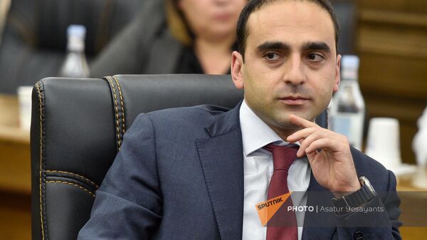 Мэр Еревaна Тигран Авинян на обсуждении бюджета 2024 года в парламенте (2 ноября 2023). Еревaн - Sputnik Արմենիա