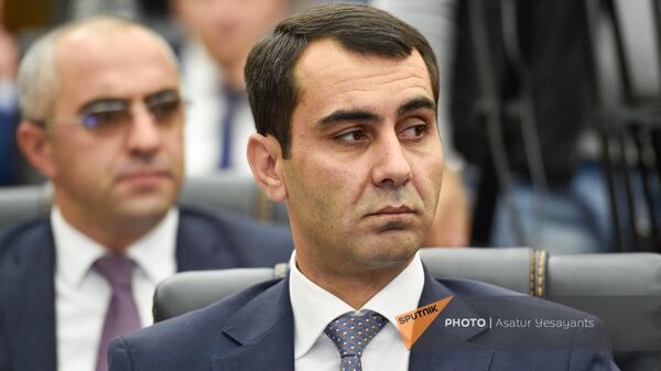 Губернатор Гегаркуника Карен Саркисян на обсуждении бюджета 2024 года в парламенте (2 ноября 2023). Еревaн - Sputnik Армения