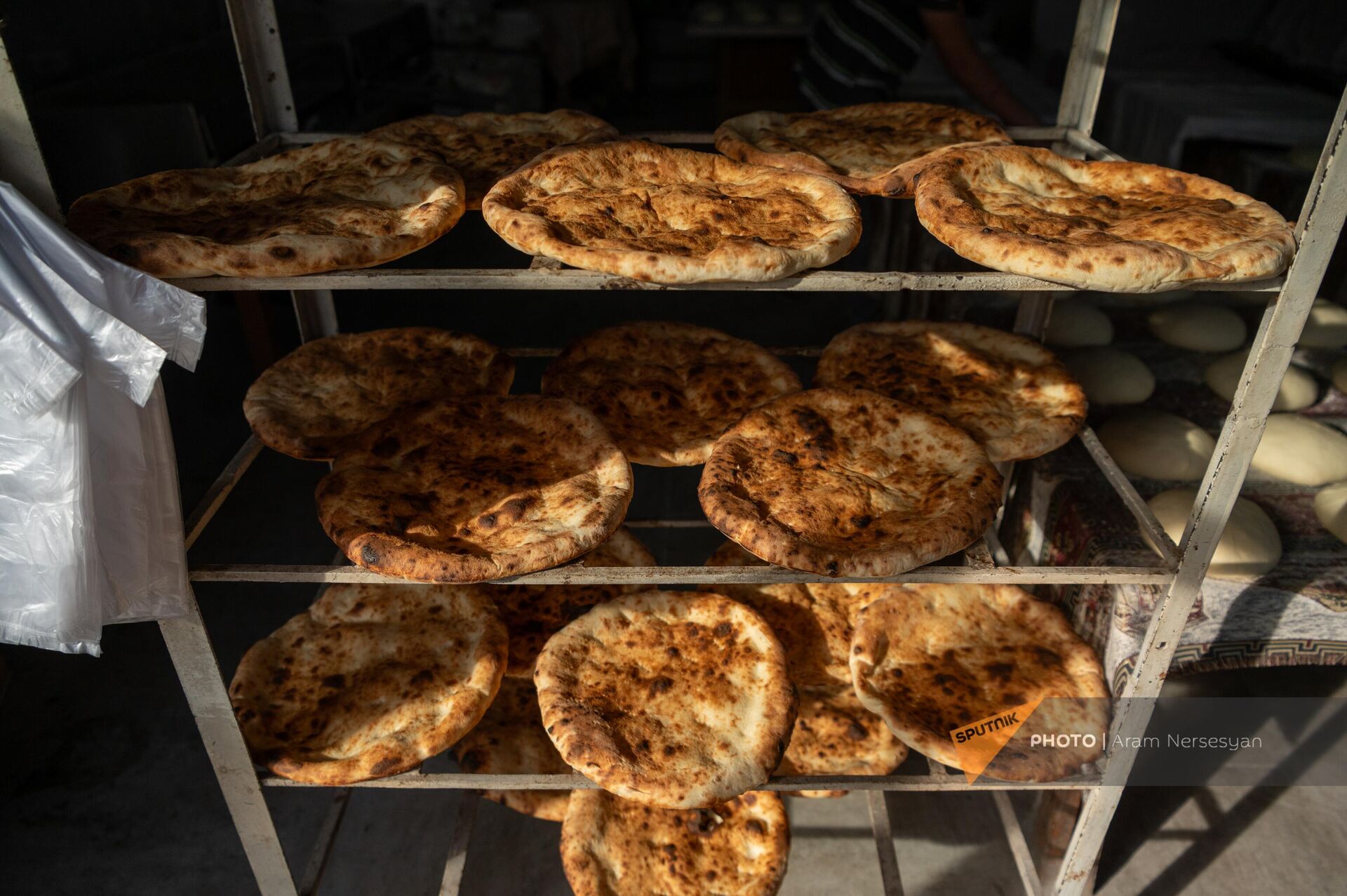 Готовый хлеб в пекарне в Дилижане - Sputnik Армения, 1920, 04.11.2023
