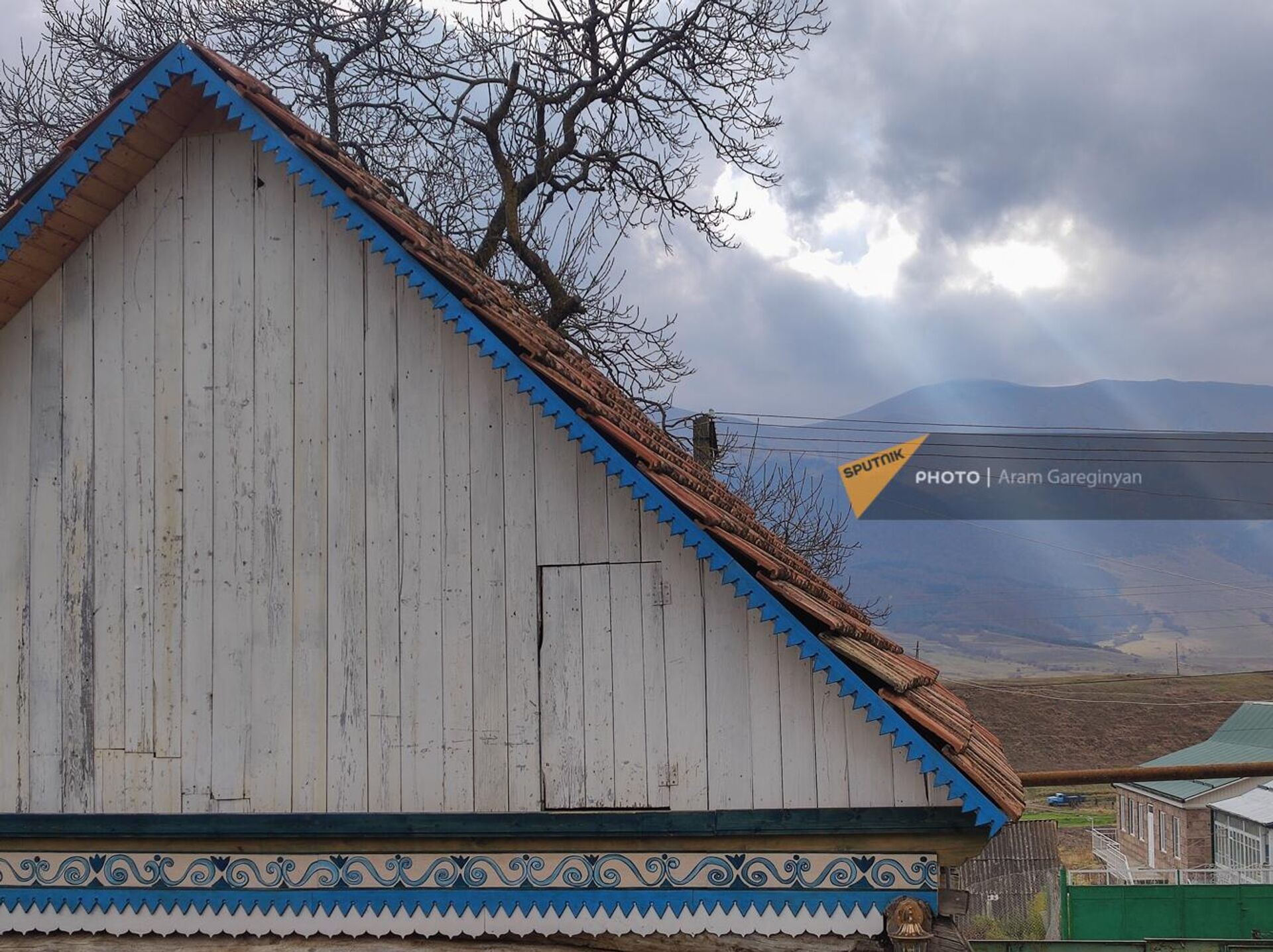 Крыша дома в селе Фиолетово - Sputnik Армения, 1920, 03.11.2023