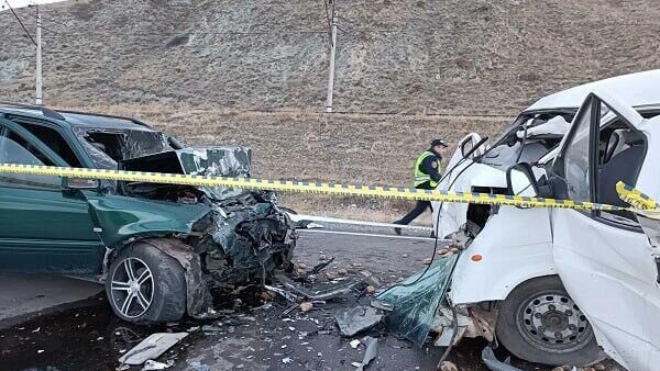 ДТП с пострадавшими на дороге из Чамбарака в село Драхтик (4 ноября 2023). Гегаркуник - Sputnik Армения