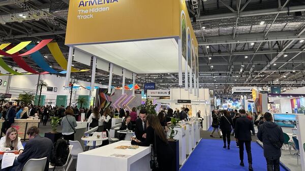 Посол Армении в Великобритании Варужан Нерсесян посетил армянский павильон на ежегодной выставке World Travel Market, организованной в Excel London (7 ноября 2023). Лондон - Sputnik Армения