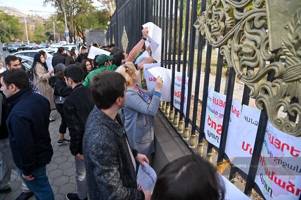 Молодежное крыло РПА провело шествие против действий властей и сдачи Нагорного Карабаха (9 ноября 2023). Еревaн - Sputnik Армения