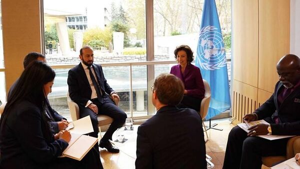 Министр иностранных дел Армении Арарат Мирзоян встретился с генеральным директором ЮНЕСКО Одри Азуле (9 ноября 2023). Париж - Sputnik Армения