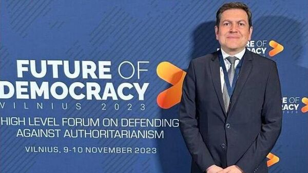 Замминистра иностранных дел Армении Паруйр Ованнисян принял участие в конференции Будущее демократии (9 ноября 2023). Вильнюс - Sputnik Армения