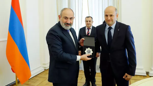 Премьер-министр Никол Пашинян принял президента Международной федерации самбо (FIAS) Василия Шестакова (11 ноября 2023). Еревaн - Sputnik Армения