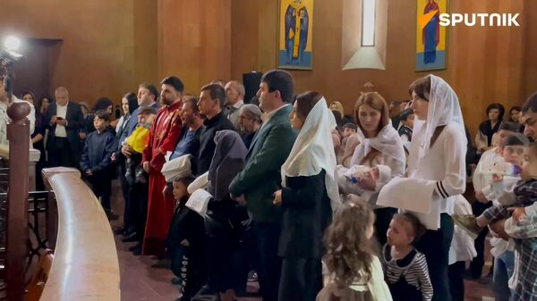 140 արցխցի մկրտվում է Մասիսի եկեղեցիներում - Sputnik Արմենիա