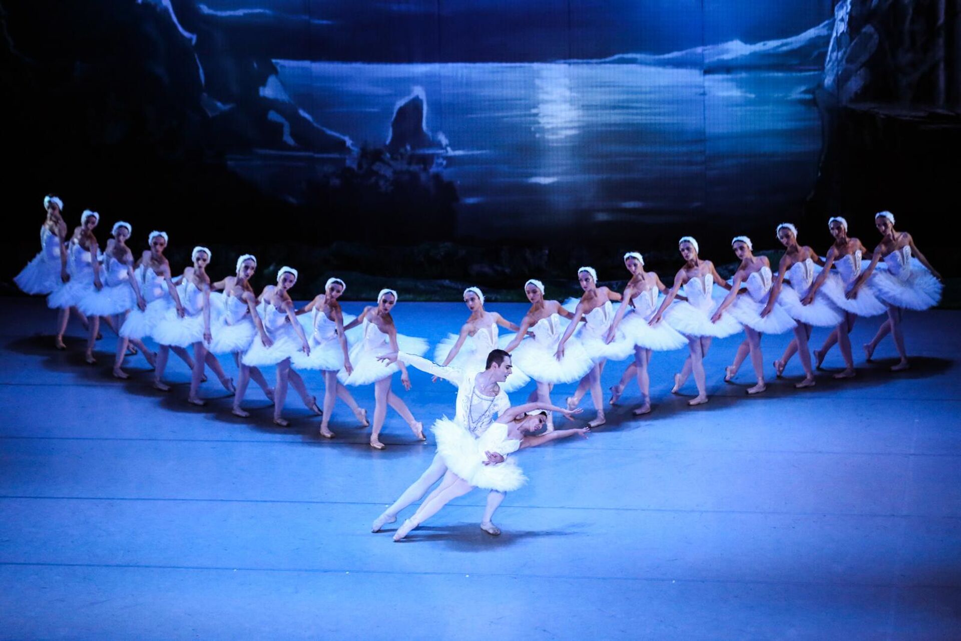 Балет Лебединое озеро на сцене Национального академического театра оперы и балета имени Ал.Спендиаряна - Sputnik Армения, 1920, 30.11.2023