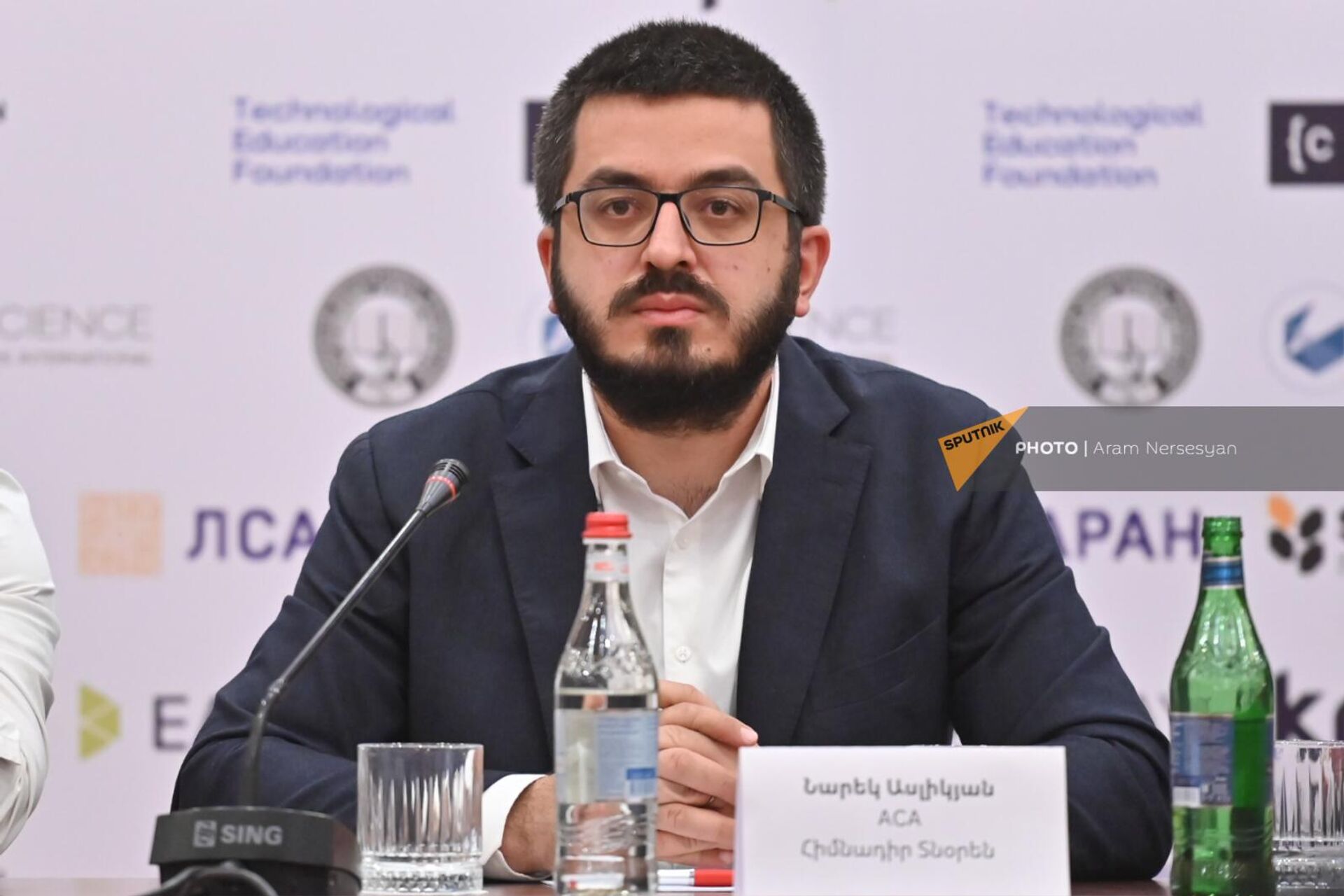 Нарек Асликян на пресс-конференции инициативы Tech for Artsakh (16 ноября 2023). Еревaн - Sputnik Армения, 1920, 20.02.2026
