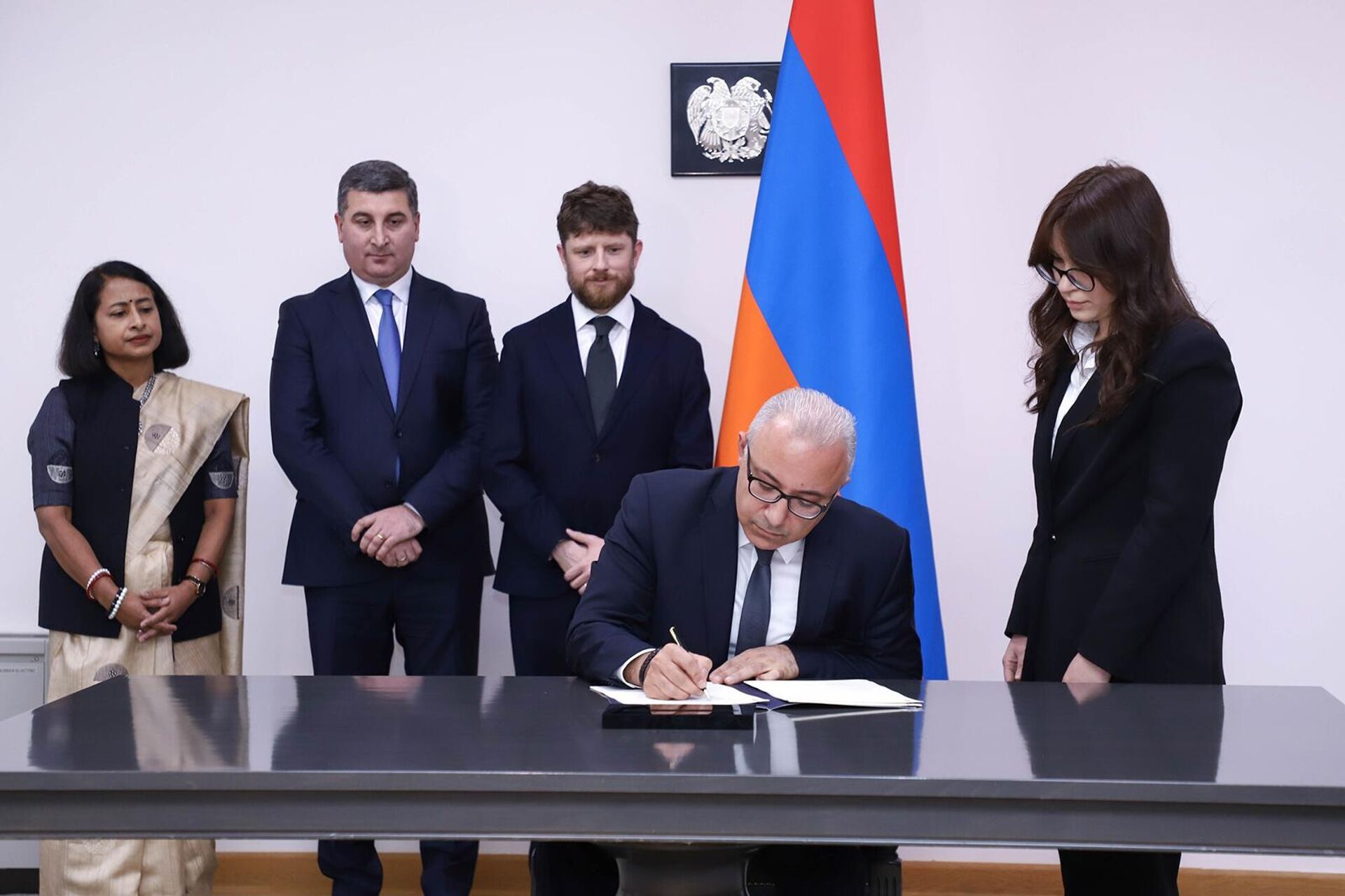 Церемония присоединения Армении к рамочному соглашению Об основании международного солнечного альянса (16 ноября 2023). Еревaн - Sputnik Армения, 1920, 16.11.2023