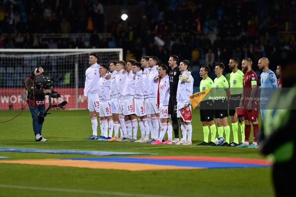 Команды выстроились перед квалификационным матчем Армения – Уэльс в рамках турнира ЧЕ-2024  - Sputnik Армения