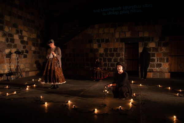 Актеры американского театра Lit Moon играют Дядю Ваню Чехова в Академическом театре им. Сундукяна - Sputnik Армения