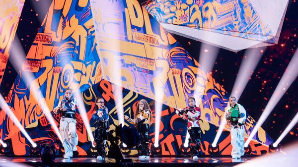 Участники Детского Евровидения из Армении группа Yan Girls на первой репетиции шоу на сцене песенного конкурса (21 ноября 2023). Ницца - Sputnik Армения