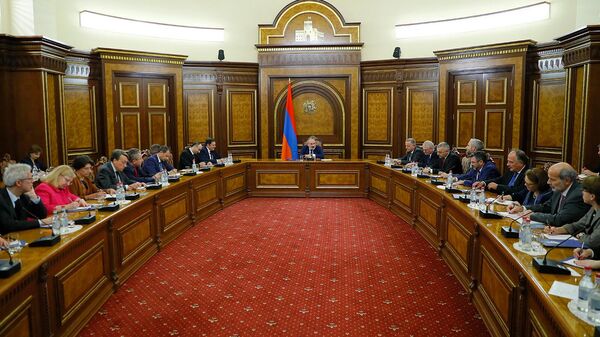 Премьер-министр Никол Пашинян встретился с аккредитованными в Армении послами государств-членов ЕС (23 ноября 2023). Еревaн - Sputnik Армения