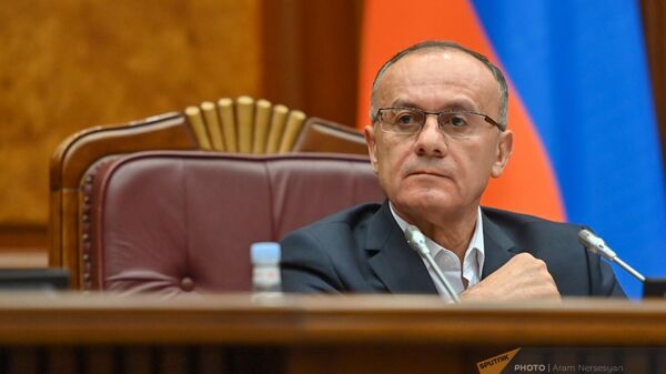 Сейран Оганян на парламентских слушаниях по проекту заявления НС, представленному гражданской инициативой Айакве (24 ноября 2023). Еревaн - Sputnik Армения