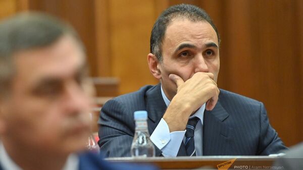 Аветик Чалабян на парламентских слушаниях по проекту заявления НС, представленному гражданской инициативой Айакве (24 ноября 2023). Еревaн - Sputnik Армения
