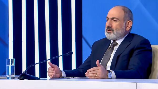 Премьер-министр Никол Пашинян отвечает на вопросы граждан и соотечественников из диаспоры (24 ноября 2023). Еревaн - Sputnik Армения